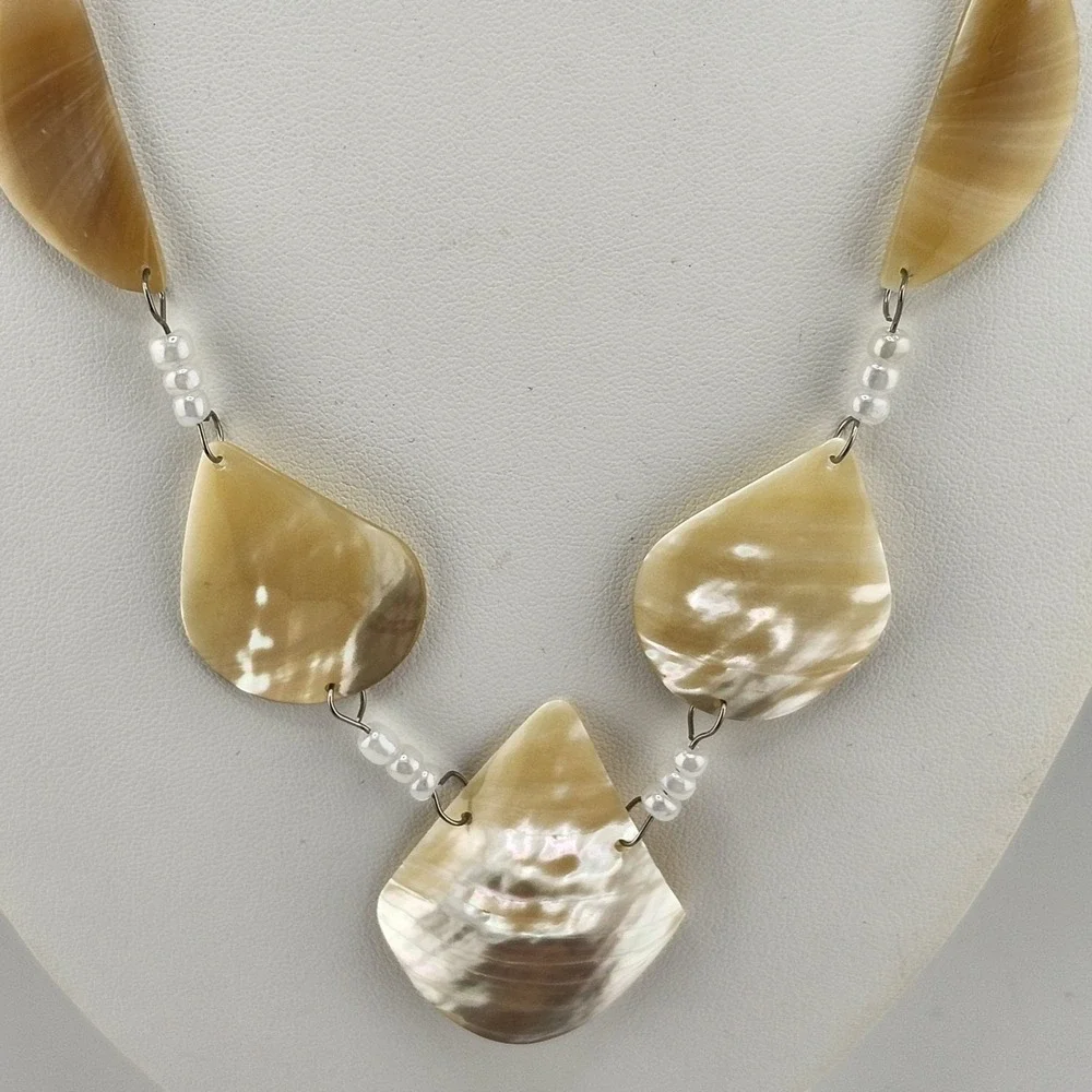 Vintage Shell‎ And Bead Necklace